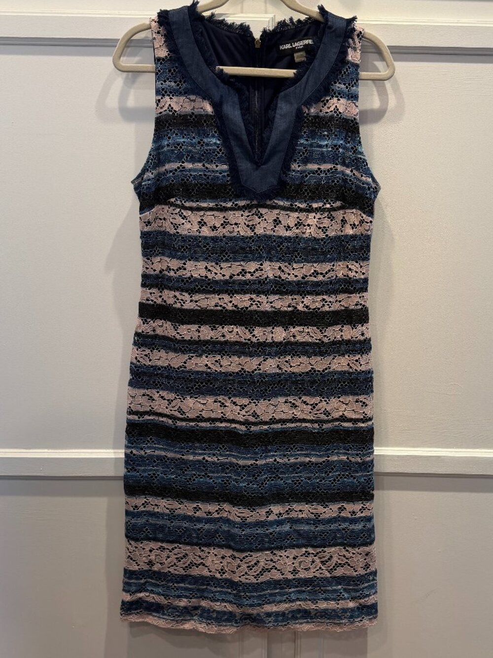 Karl Lagerfeld Sleeveless Sheath Dress in Navy & Pink Lace Size 12 US
